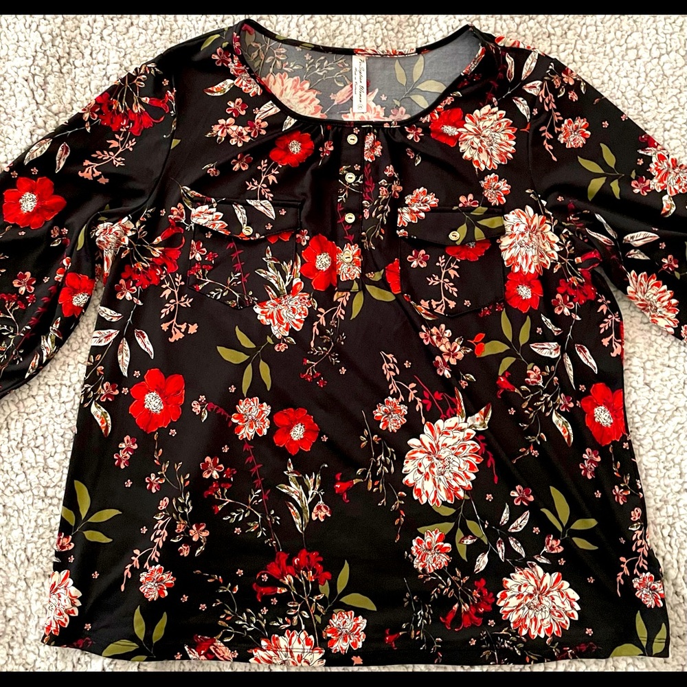 Floral print Casual top. Size 2X